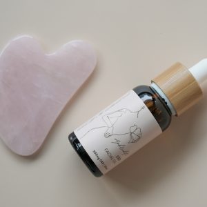 delush-the-awakened-soul-facial-oil-gua-sha-flat