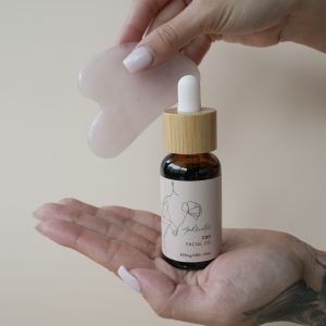 delush-the-awakened-soul-facial-oil-gua-sha-hand